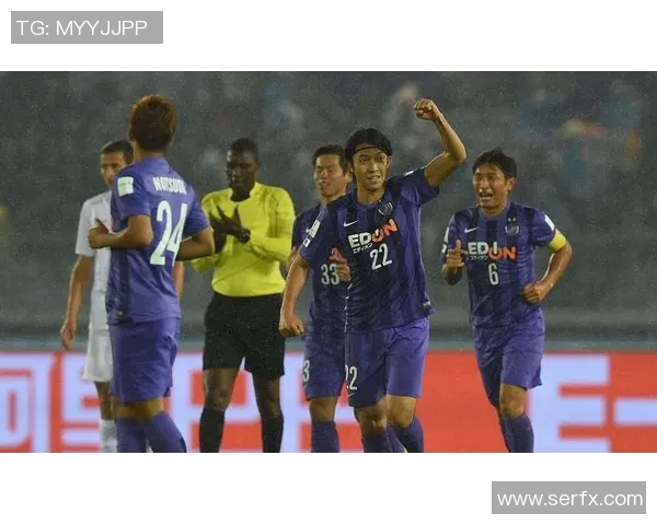 联广岛三迎战鹿岛鹿队争夺联赛关键三分的激烈对决